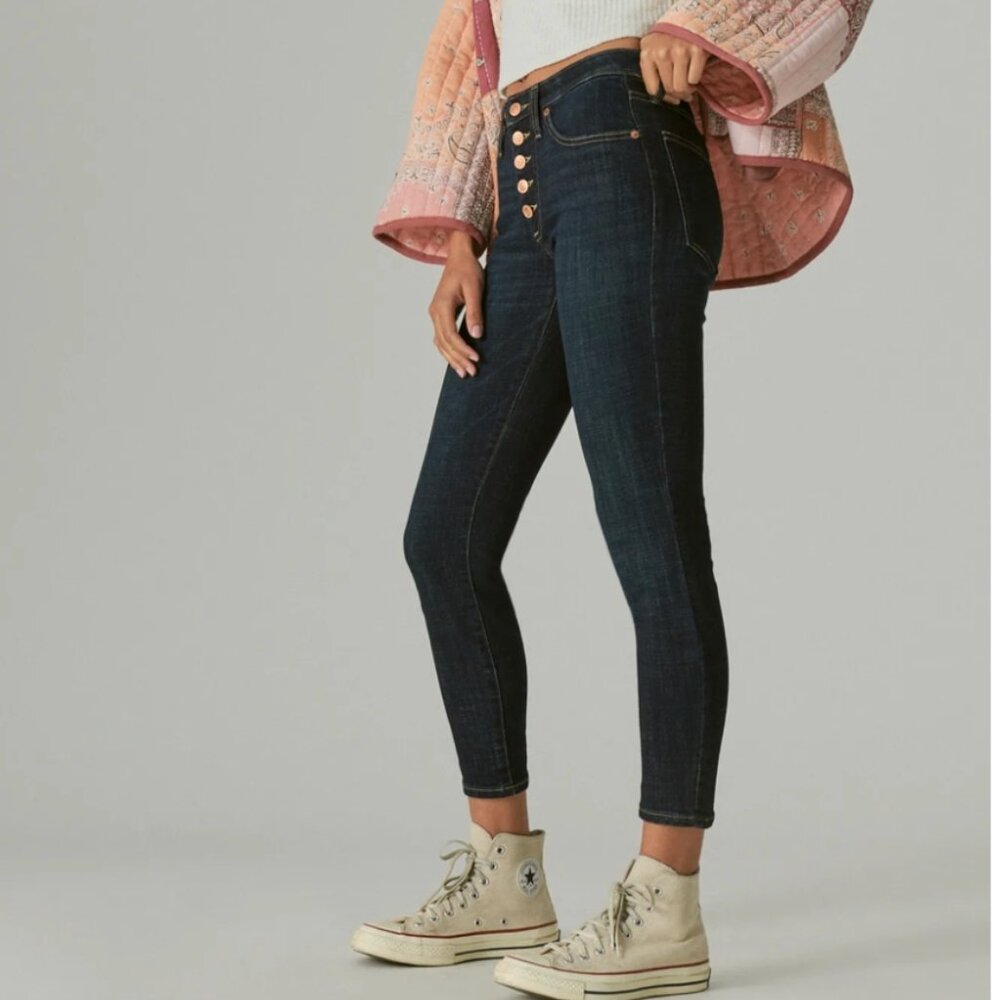 Size 26/2 Lucky Brand Mid Rise Ava Jeans (BNWOT $69.50)